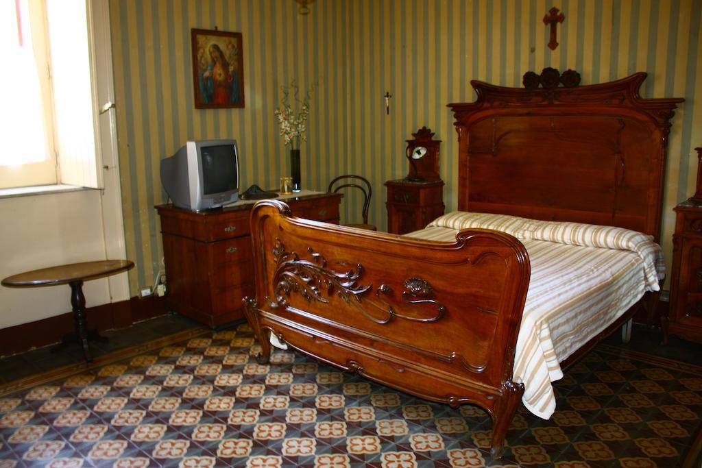 B&B Sotto I Pini Zafferana Etnea Rom bilde
